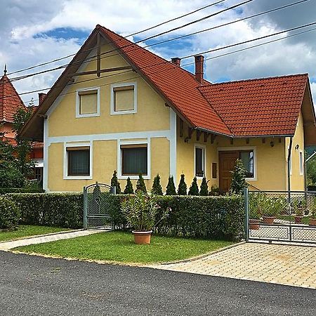 Petra Apartmanhaz باداتشونيتوماي المظهر الخارجي الصورة